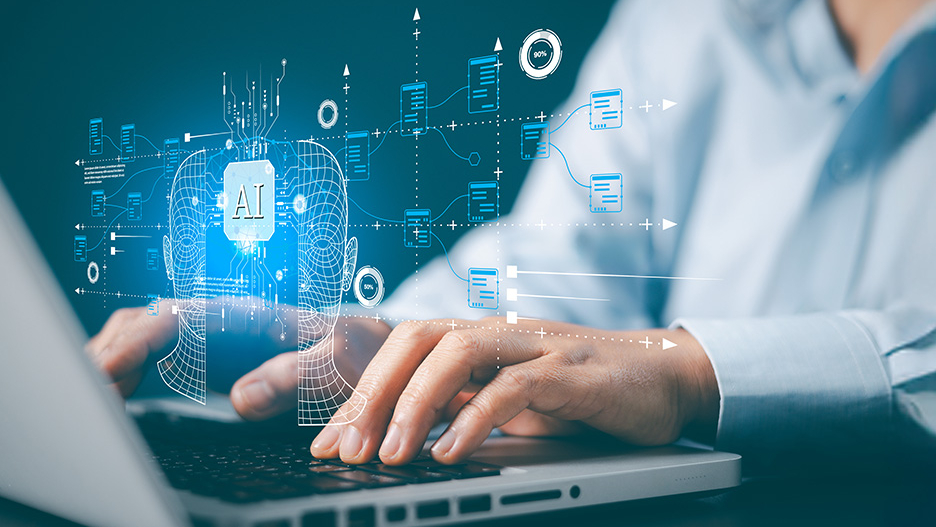 Person tippt auf Laptop, während KI-Visualisierung mit Datenflüssen und einem digitalen Kopf mit „AI“-Label eingeblendet ist.